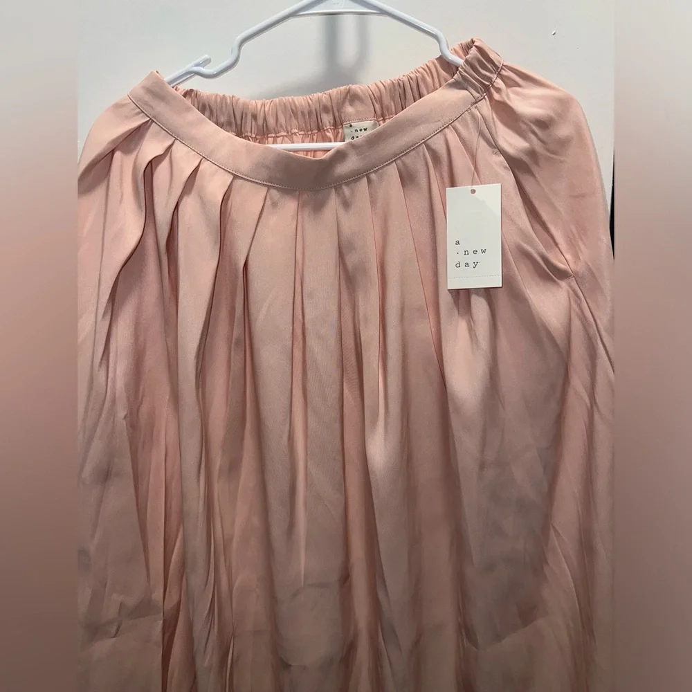 Elegant Pink Skirt - Picture 4 of 10